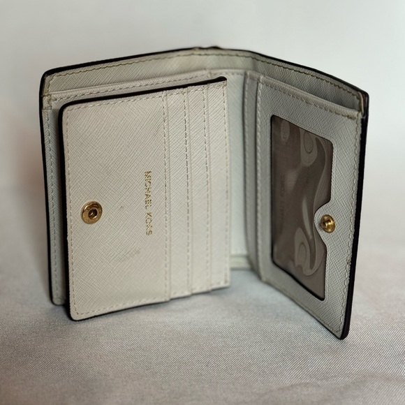 Michael Kors Wallet - Picture 9 of 10